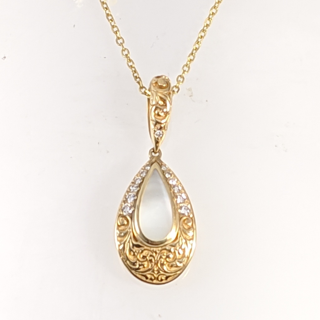 Kabana Mother Of Pearls  Diamond Pendant
